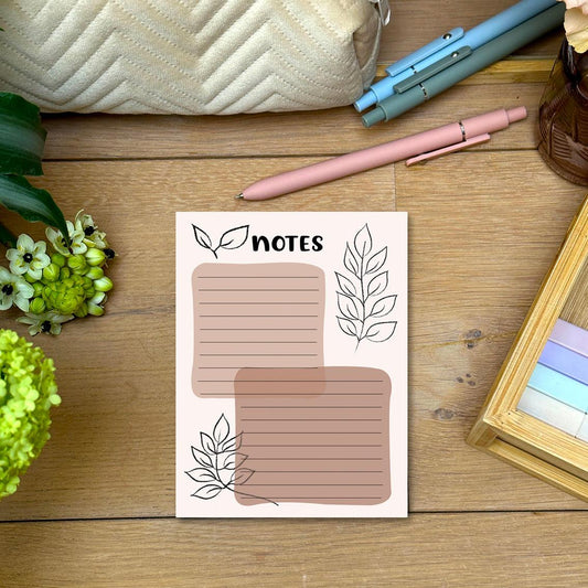 Notes - Nude: Maak aantekeningen in stijl met dit notitieblok in nude tinten. Het minimalistische design zorgt voor een rustige omgeving terwijl je je gedachten ordent.