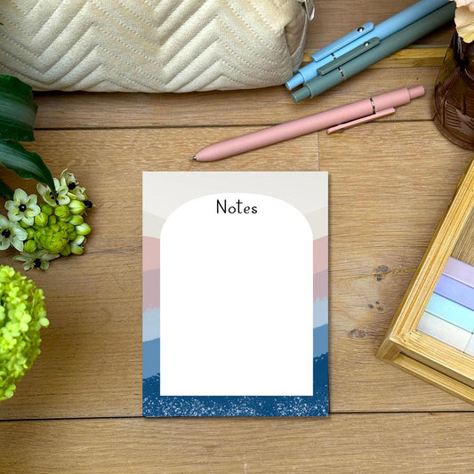 Notes - Blue Waves: Laat je inspireren door de kalmerende golven van dit notitieblok, voorzien van een blauw golven design. Maak aantekeningen en organiseer je ideeën met een vleugje sereniteit.