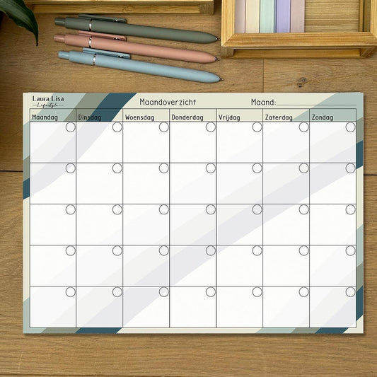 Maandoverzicht - Green Strokes: Organiseer je maandplanning met dit notitieblok, versierd met groene strepen. Breng structuur aan in je maandtaken en behaal je doelen met een vleugje natuurlijke inspiratie.