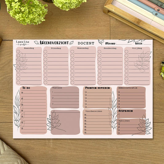 Weekoverzicht Docenten - Nude: Plan je lesweek met dit notitieblok in nude tinten. Het minimalistische design helpt je om je lesrooster te organiseren en productief te blijven tijdens je schooluren.