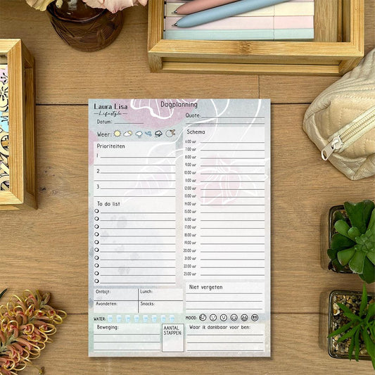 Dagplanning Plus - Abstract: Breng structuur aan in je dag met dit abstract ontworpen notitieblok. Gebruik het moderne design om je dagelijkse taken te plannen en te beheren.