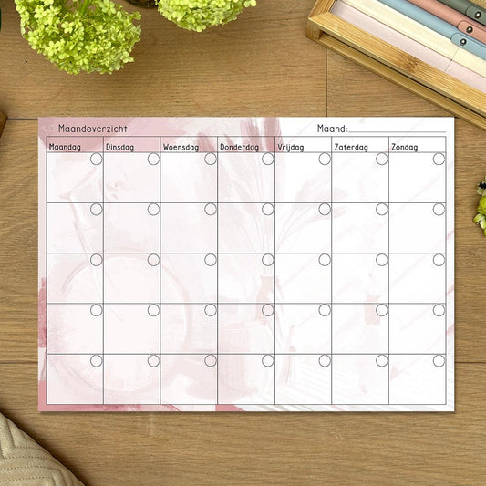 Maandoverzicht - Pink Scene: Plan je maandelijkse taken met dit notitieblok, voorzien van een roze scene design. Houd je maandplanning overzichtelijk en voeg een vleugje kleur toe aan je organisatie.