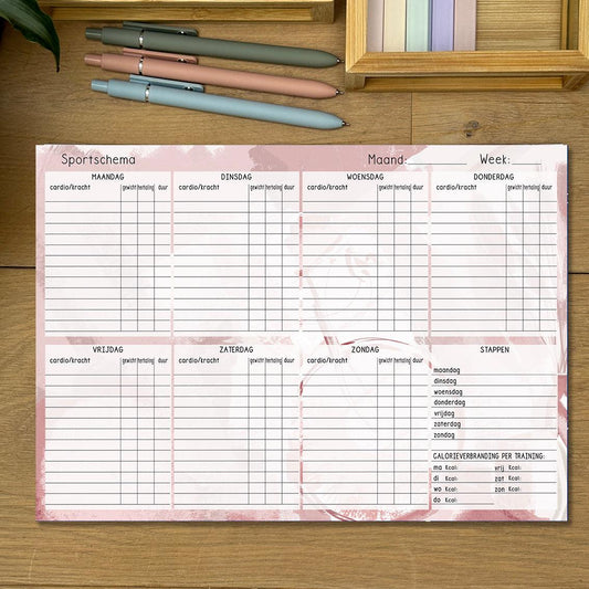 Sportschema - Pink Scene: Plan je sportactiviteiten en fitnessdoelen met dit notitieblok, voorzien van een roze scene design. Houd je sportschema overzichtelijk en voeg een vleugje kleur toe aan je trainingsroutine.