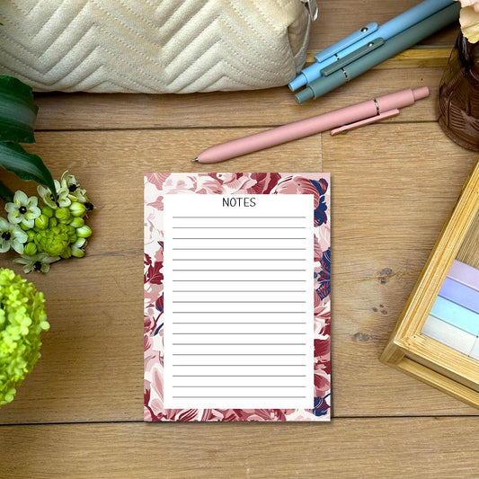Notes - Flowers: Verfraai je notities met dit notitieblok, gedecoreerd met levendige bloemen. Laat je inspireren door de natuurlijke schoonheid terwijl je je ideeën vastlegt.